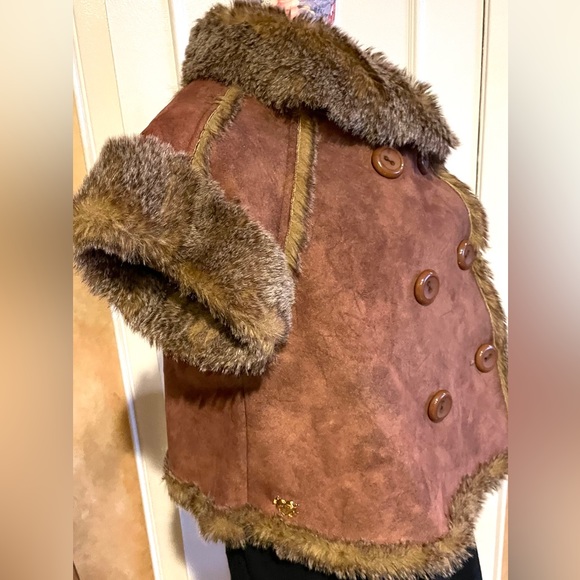 Betsey Johnson fun fur high stylish vest- size medium/large - hardly ever worn ! - Picture 4 of 4